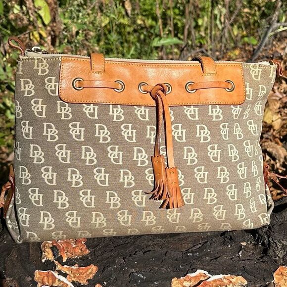 Dooney & Bourke Shoulder Large Tassle Zip Top HP74Q BN - Picture 4 of 9